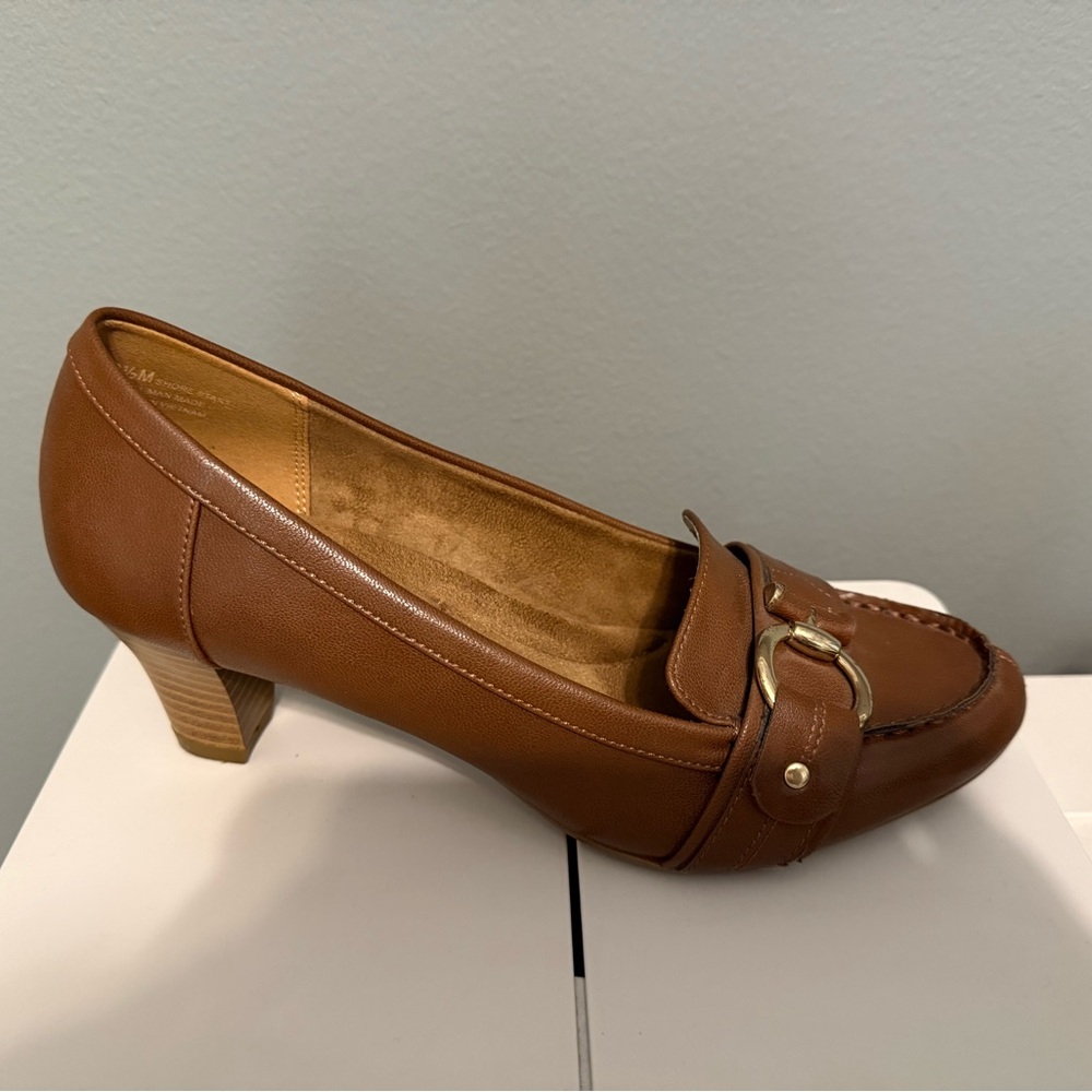 AEROSOLES Brown Leather Loafer Heels with Gold Buckle - Picture 7 of 10